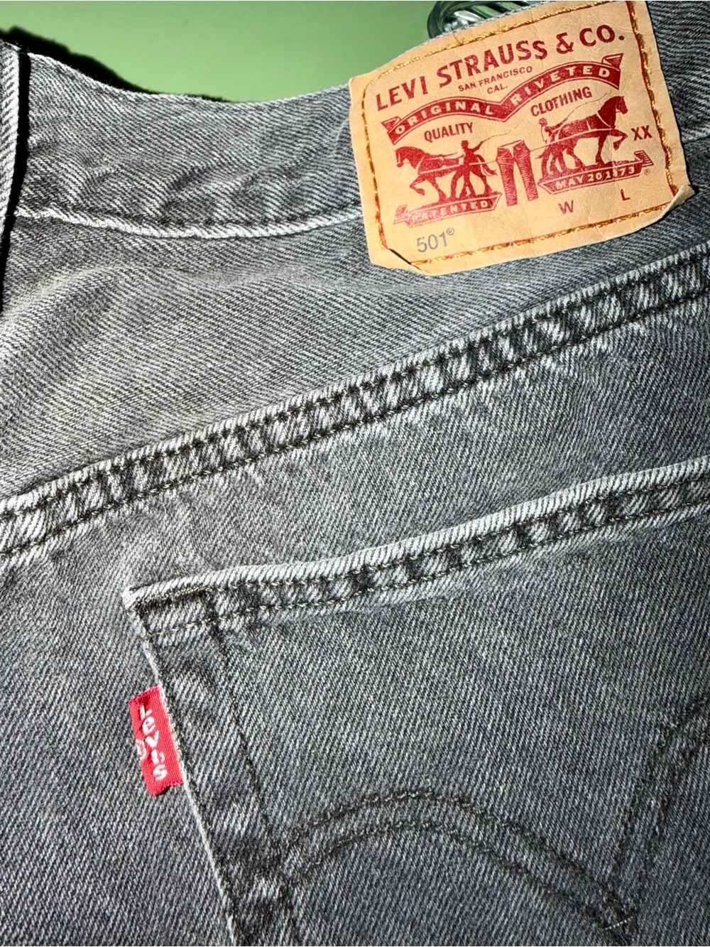 Levi's Black Cropped Straight-Leg Jeans with Frayed Hem - Picture 5 of 9